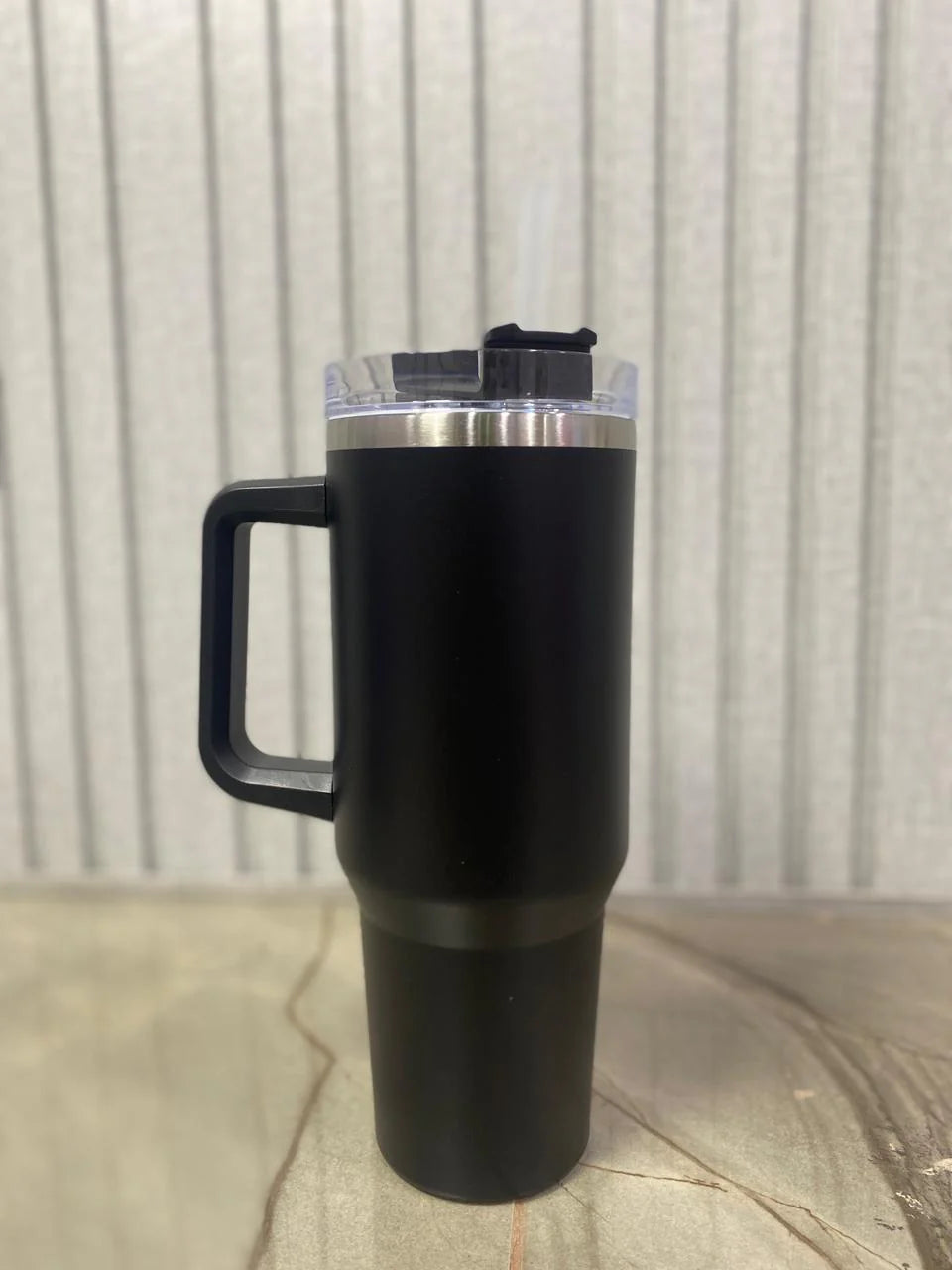 40oz large-capacity tumbler with ergonomic handle for easy grip.